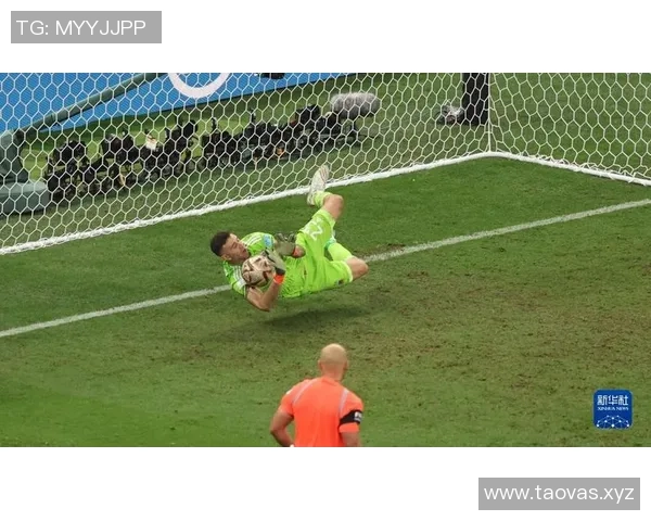 英超金手套门将的精彩扑救瞬间展现了他无与伦比的反应能力与职业素养